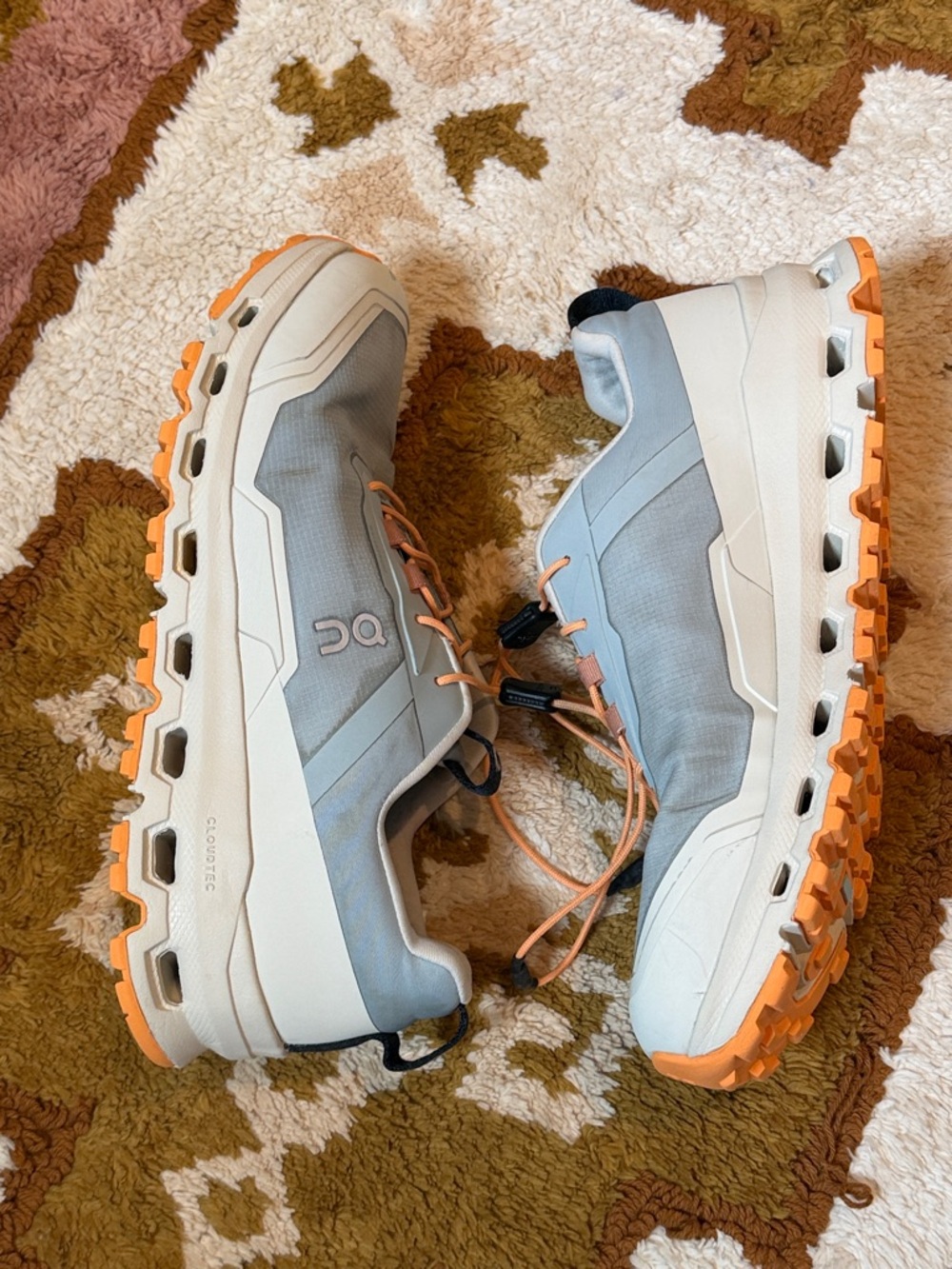 On Cloud Big Kids CLOUDHERO WATERPROOF Running Light Gray & Orange 5.5